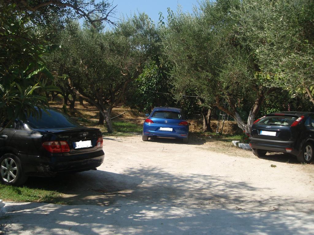 Billy'S Amoudi Apartments Pokoj fotografie