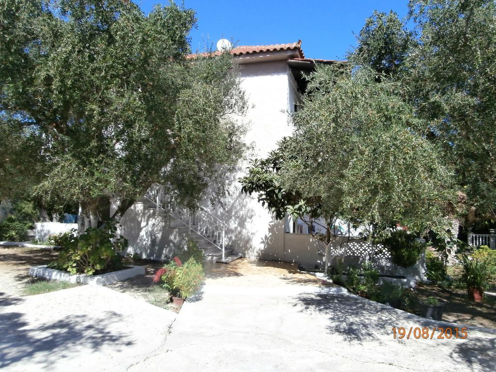 Billy'S Amoudi Apartments Pokoj fotografie
